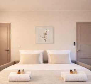 Standard Studio, City View | Living area | 80-cm Smart TV with digital channels - 1566 Duranton (Paris)