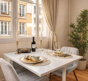 Standard Studio, City View | Living area | 80-cm Smart TV with digital channels - 1566 Duranton (Paris)