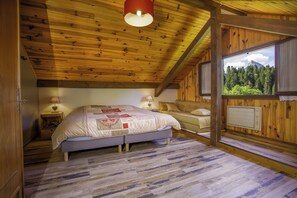 3 habitaciones, tabla de planchar con plancha, cuna de viaje y wifi 