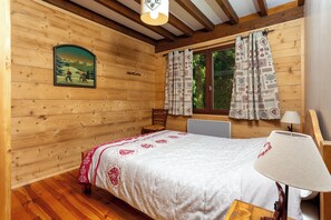 3 dormitorios, tabla de planchar con plancha, cuna de viaje y wifi