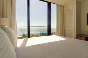 5 bedrooms, iron/ironing board, WiFi, bed sheets