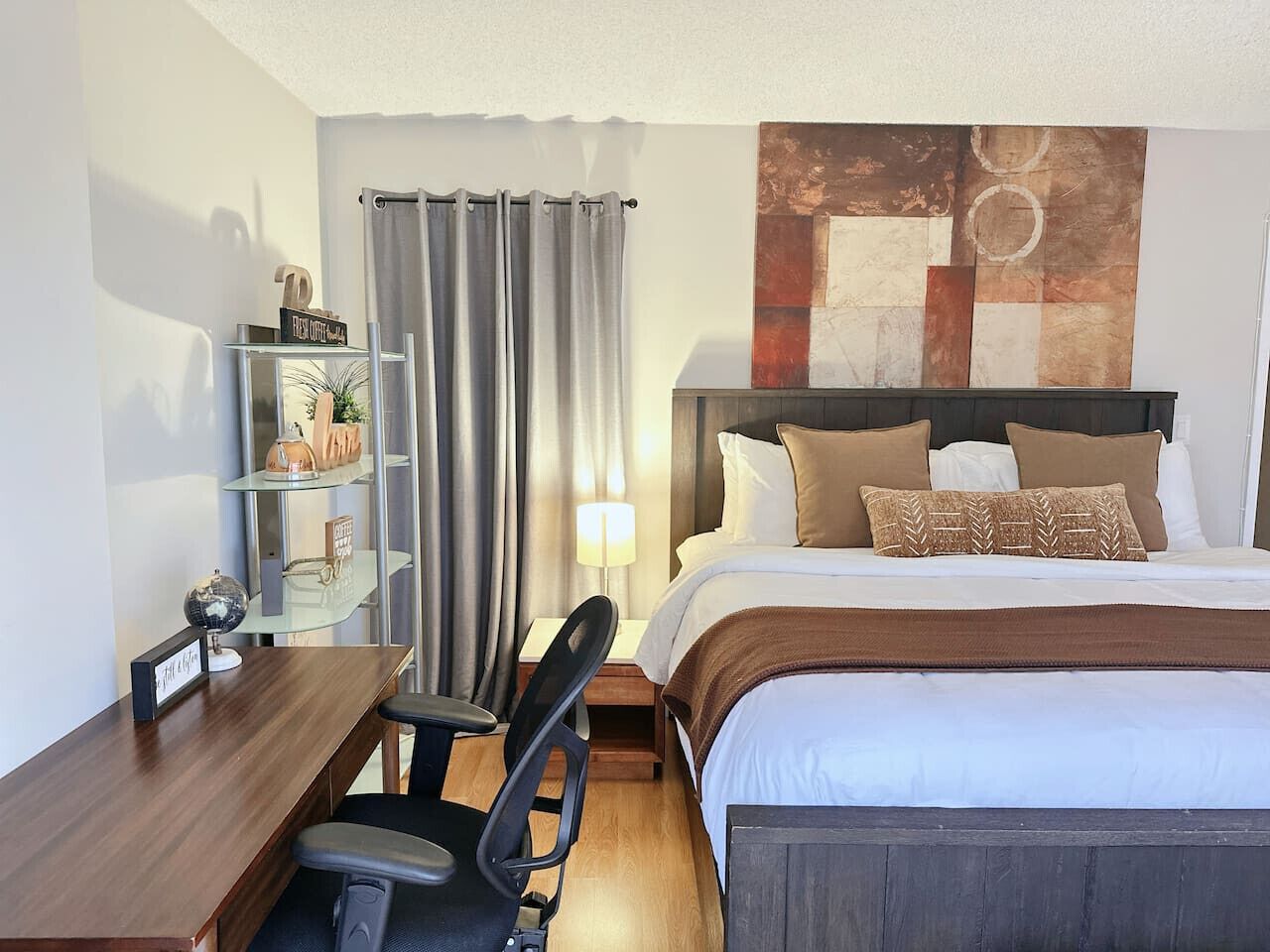 1 bedroom, desk, iron/ironing board, WiFi