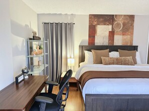 1 bedroom, desk, iron/ironing board, WiFi - 32nd Floor Sky-High Honolulu Hideaway Suite | Free Parking (Honolulu)