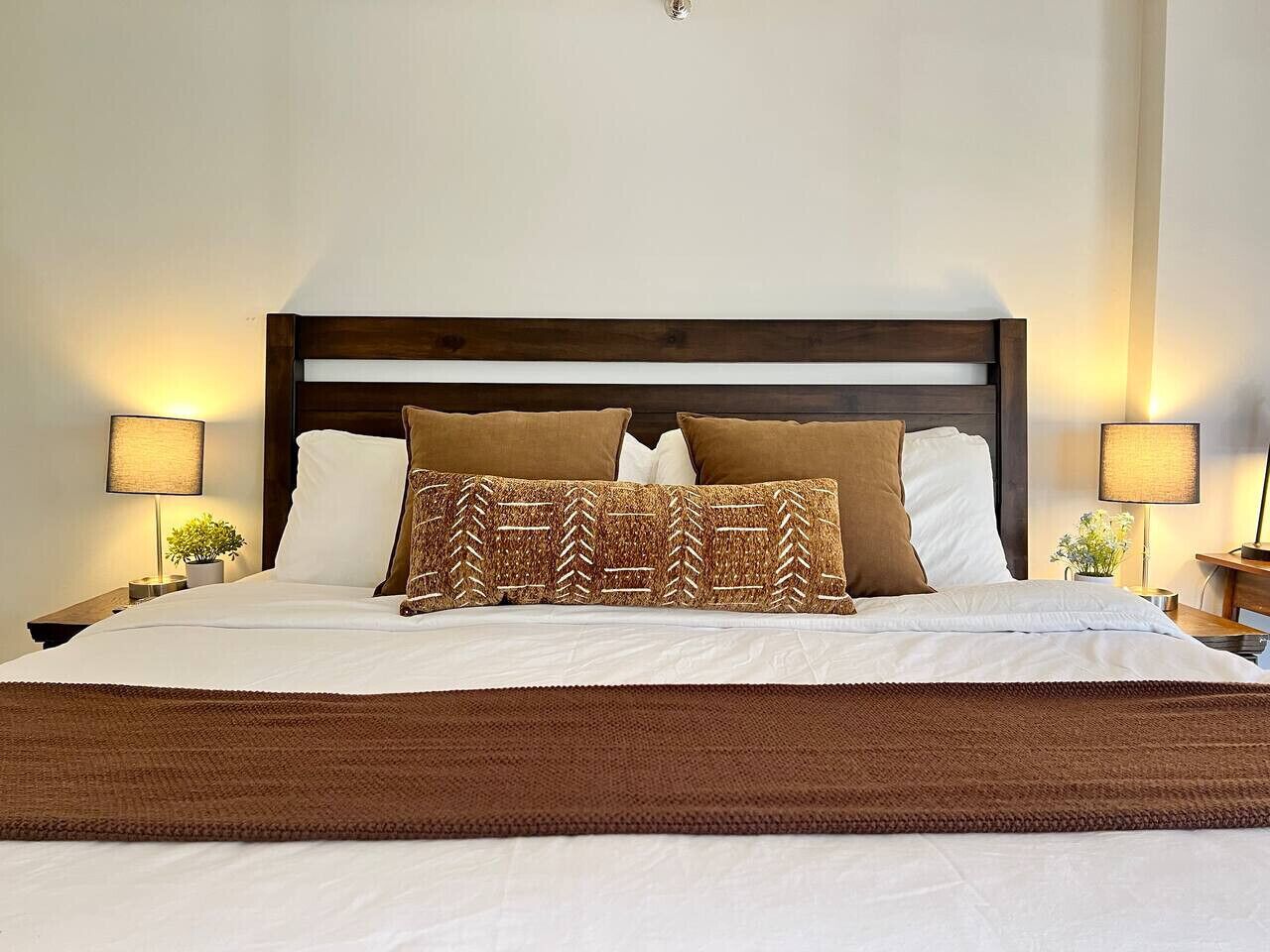 1 habitación, escritorio, tabla de planchar con plancha y wifi 