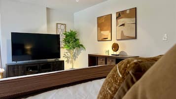 1 habitación, escritorio, tabla de planchar con plancha y wifi