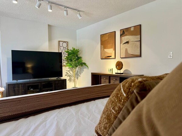 1 habitación, escritorio, tabla de planchar con plancha y wifi