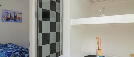 2 bedrooms, individually decorated, individually furnished, free WiFi