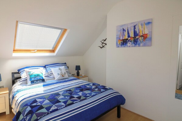 2 室のベッドルーム、客室ごとに異なる装飾、客室ごとに異なるインテリア、WiFi (無料)