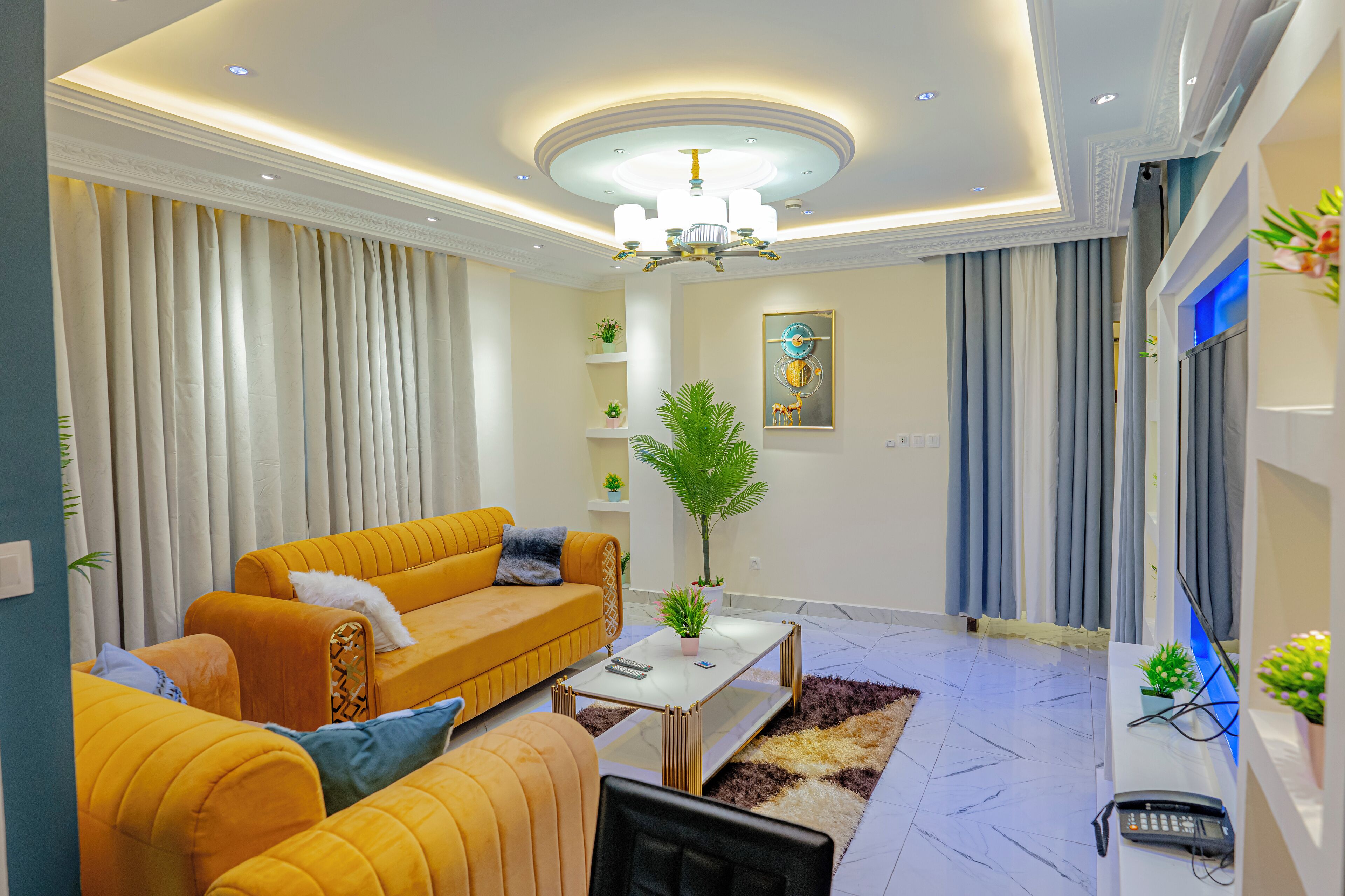 Comfort Suite, Balcony, City View | Living area