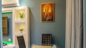Suite – comfort, balkong, byutsikt | Oppholdsområde