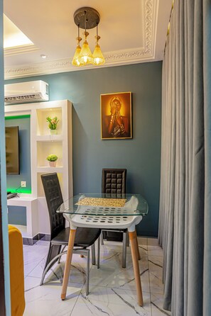 Comfort-sviitti, parveke, kaupunkinäköala | Oleskelualue