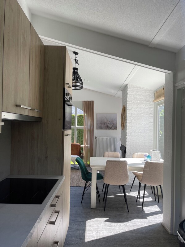 Dining - Detached villa for 5/6 persons, 3 bedrooms, 2 bathrooms, dog welcome, Brouwershaven (Brouwershaven)