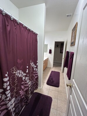 4 habitaciones, tabla de planchar con plancha y wifi gratis 