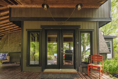 Hilltop Haven - Lake Huron Cottage!