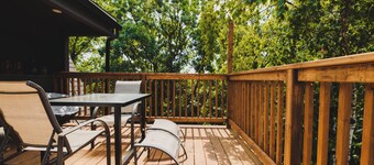 Hilltop Haven - Lake Huron Cottage!