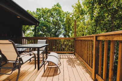 Hilltop Haven - Lake Huron Cottage!