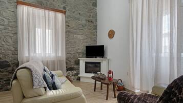 Fernseher, Kamin