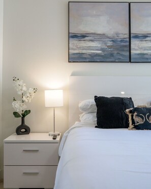 3 bedrooms, iron/ironing board, travel cot, free WiFi - Stylish Modern Oasis in Scottsdale with Pool  (Scottsdale)