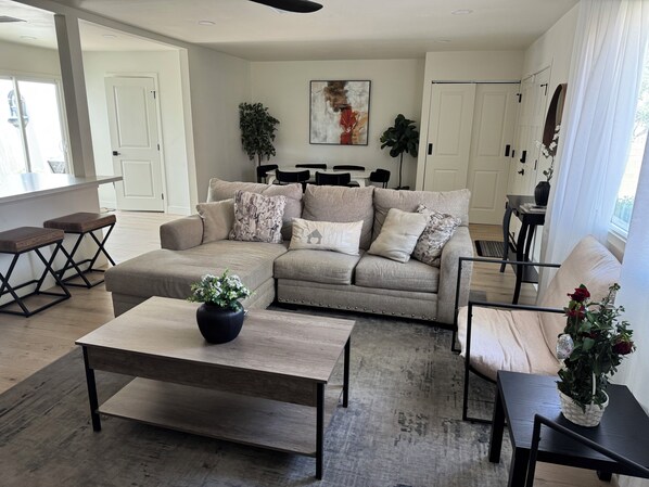 智能電視、書籍、影像庫