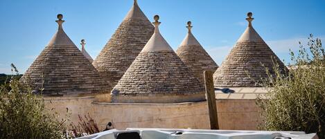 Tina de hidromasaje al aire libre