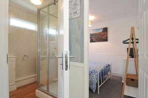 2 bedrooms, individually decorated, individually furnished, free WiFi