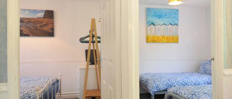 2 室のベッドルーム、客室ごとに異なる装飾、客室ごとに異なるインテリア、WiFi (無料)