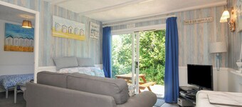 8 Hillside
