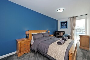 2 bedrooms, iron/ironing board, free WiFi - Luxury 2 Bedroom Harbour Apartment With Panoramic Ship Views (Aberdeen)