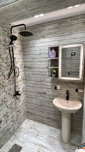 Shower - Your Unique home in cairo (Cairo)