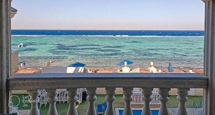 Lucky Palace Dahab , Beach Front Chalets with a beautiful pool - Pet Friendly