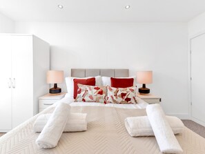 1 bedroom, iron/ironing board, free WiFi, bed sheets - Pass the Keys | Bosun's Loft - Superb Views! (Rye)