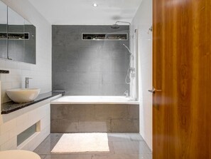 Shower, towels
