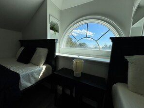 7 bedrooms, iron/ironing board, WiFi, bed sheets