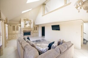 TV, fireplace