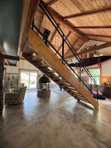 Romantic couples retreat 100 feet from Current River, Doniphan, MO