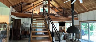 Romantic couples retreat 100 feet from Current River, Doniphan, MO