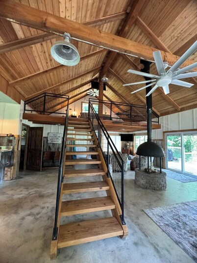 Romantic couples retreat 100 feet from Current River, Doniphan, MO