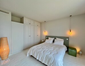 3 habitaciones, tabla de planchar con plancha, wifi y ropa de cama 