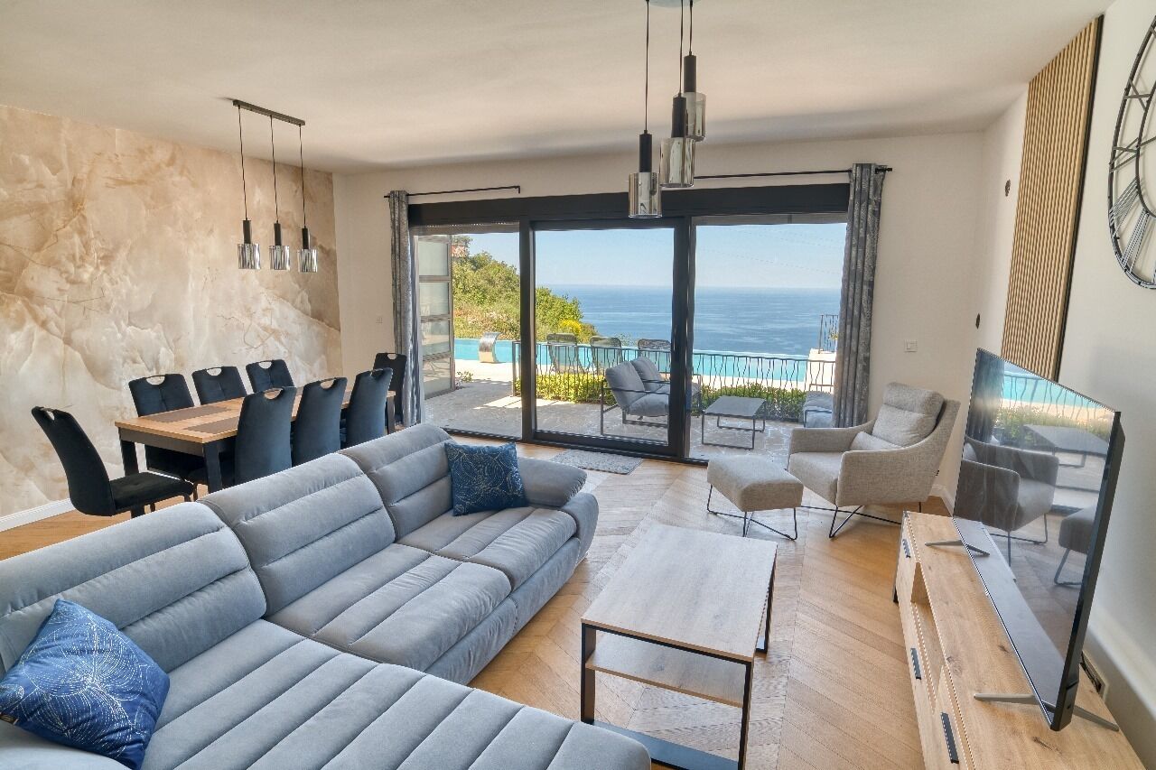 Luxury Apartment, Sea View | Living area | 45-inch LCD TV with satellite channels