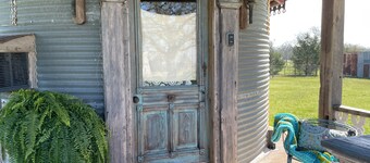 8 Minutes from Round Top!  Your Silo-Bration Destination
StoneHENge Silo #2