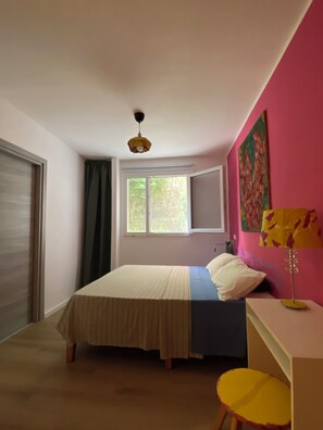 2 chambres, bureau, Wi-Fi gratuit, draps fournis