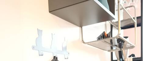 Fridge, stovetop, coffee/tea maker, electric kettle