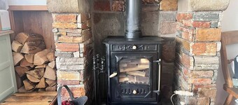Historic Seaside Cottage - Sleeps 5 & Pets Ok