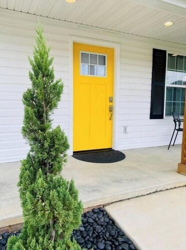  Central, Quiet Luxury Home in northeast TN. 3 Beds + Desks. King, Queen, Twin