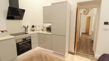 Cookware/dishes/utensils