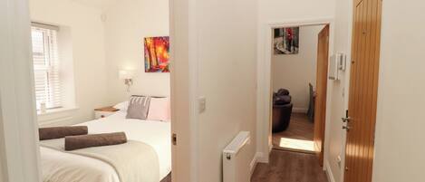 2 chambres, décor unique, ameublement unique