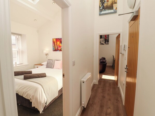 2 bedrooms, individually decorated, individually furnished