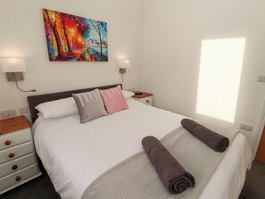 2 habitaciones, decoración personalizada y muebles diferentes