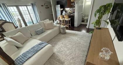 Spacious apartment, near restaurants and boardwalk