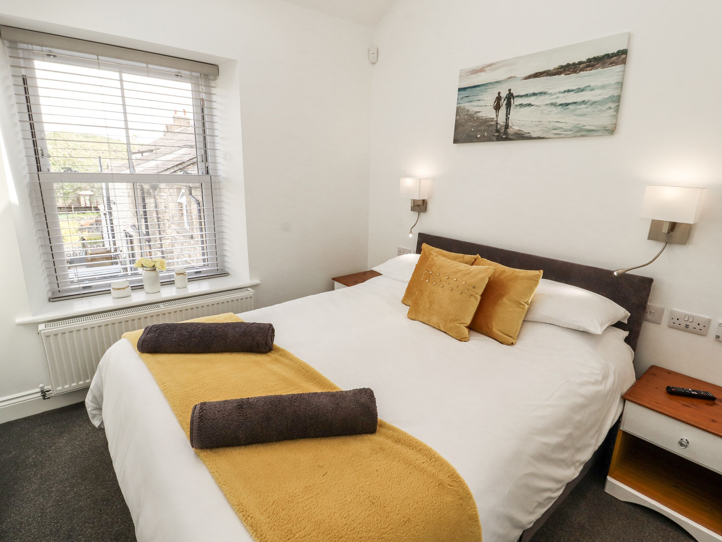 1 bedroom, individually decorated, individually furnished